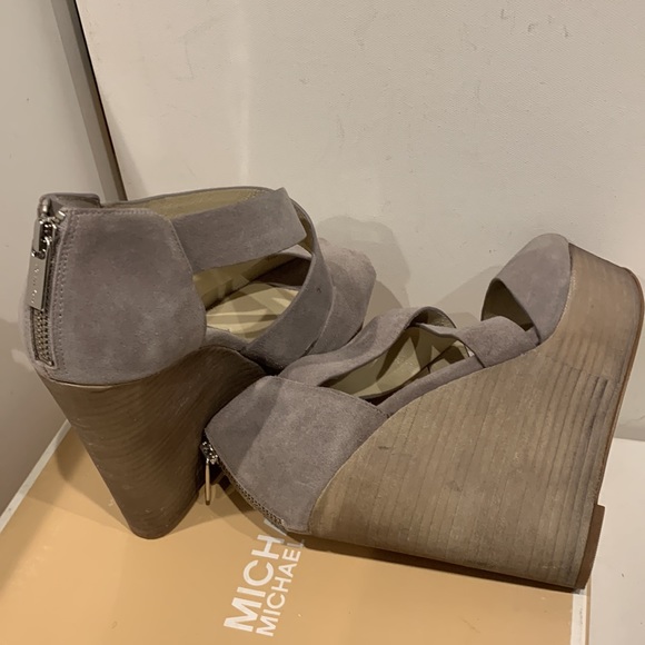 Michael Kors Soft Gray Suede Harley Platform Wedge Heel Strappy Sandal Zipper - Picture 11 of 16